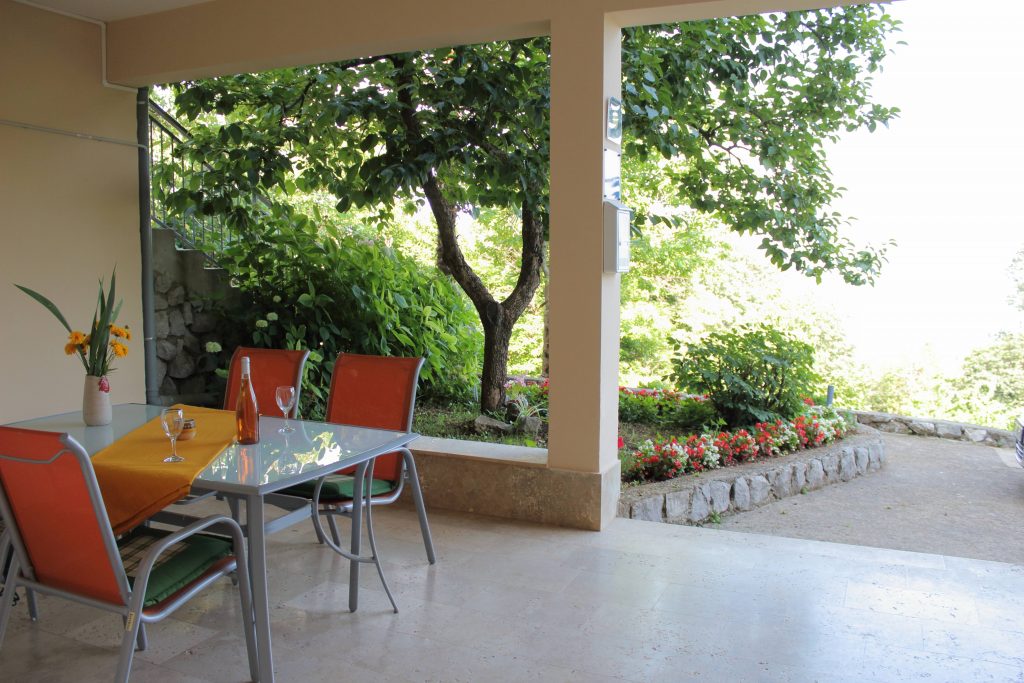 Apartments Basan in Croatia, apartment 2+2 terrace sea view and private parking