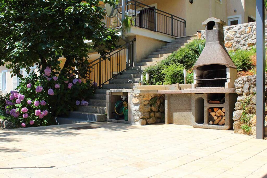 House Basan - Barbecue and outdoor terrace