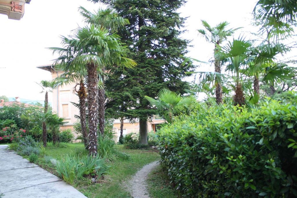 Apartment rentals near Opatija with private garden near sea