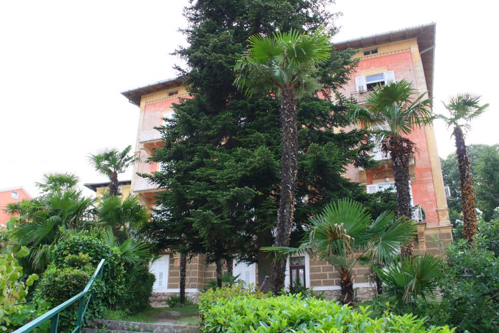 Apartments Villa San Giuseppe  in Lovran on quiet location, near sea