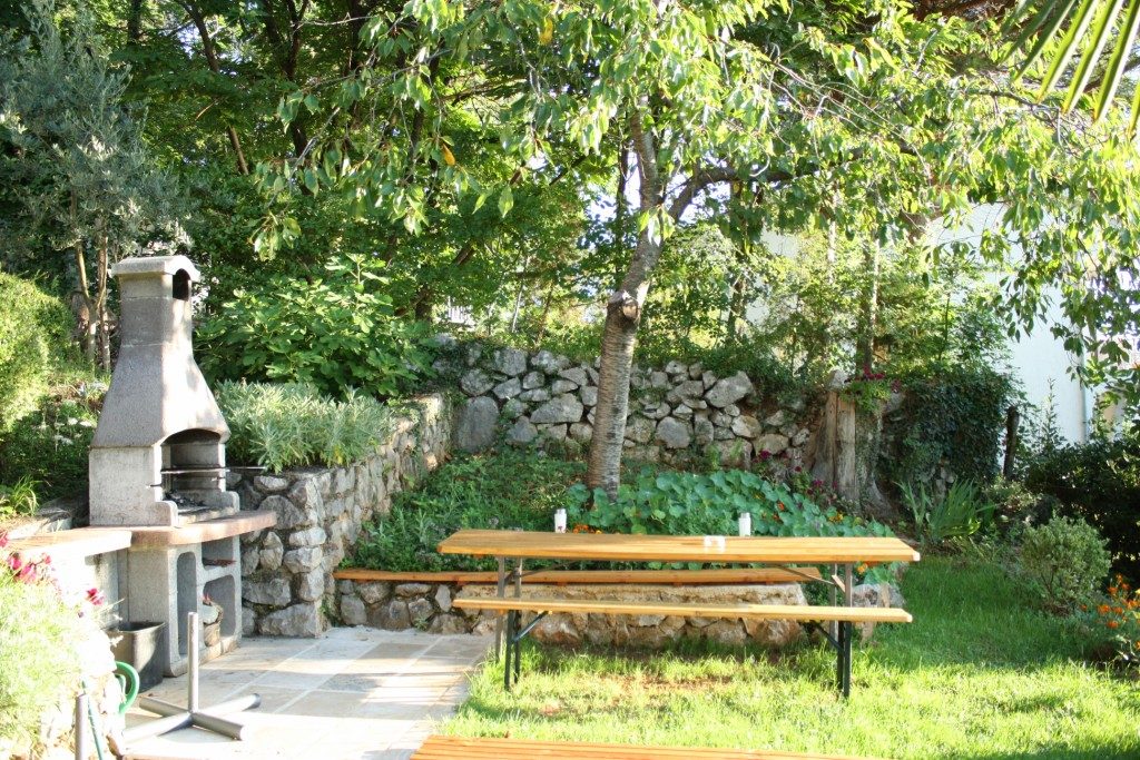 Barbecue pic-nic in private garden at Apartments Basan Croatia