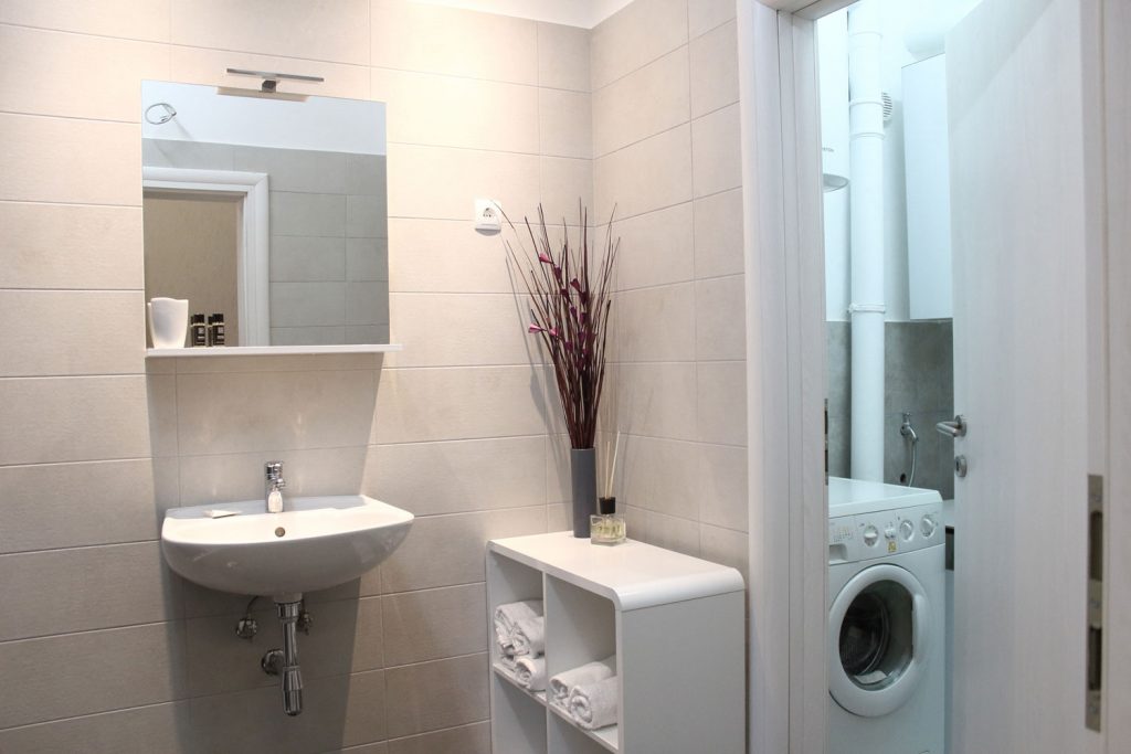 Apartments Basan Lovran-Opatija Croatia, apartment 4+1 bathroom with washing machine